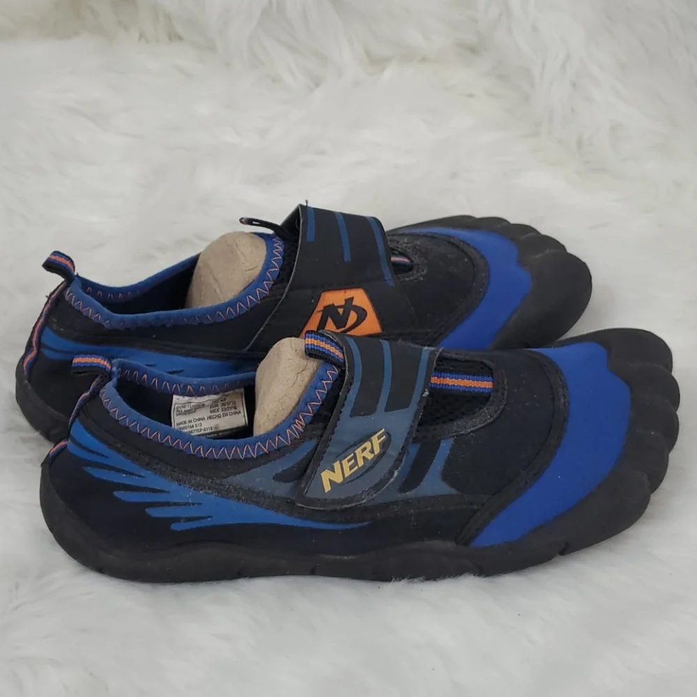 Nerf boys kids beach water shoes size 4/5